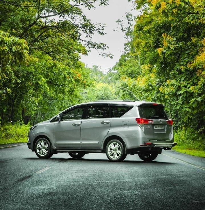 Toyota Innova Crysta (6+1)